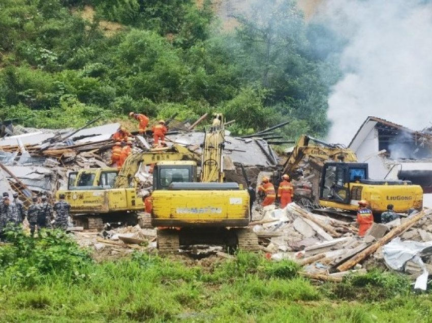 ​Rrëshqitja e dheut godet shtëpitë, 8 të zhdukur në Kinën qendrore