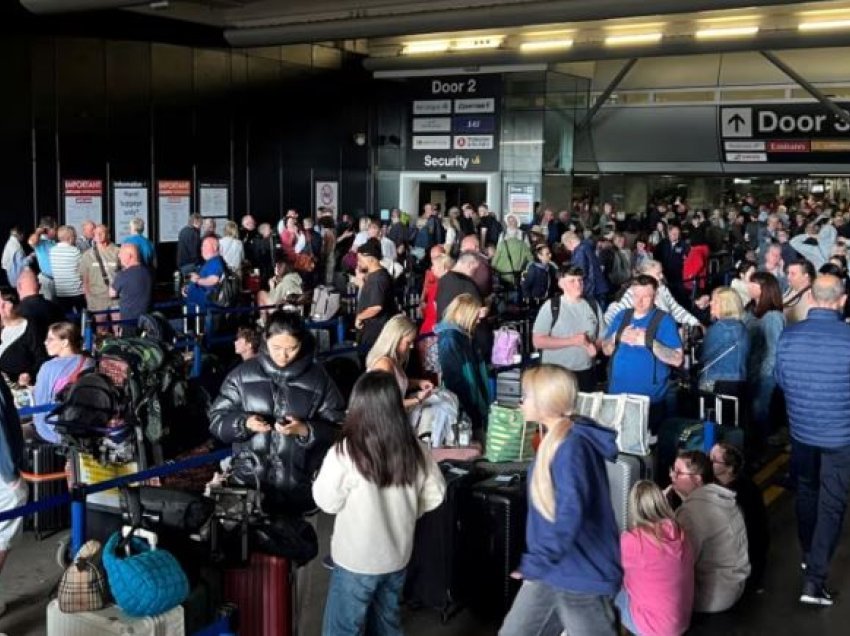 Anulohen fluturimet në aeroportin e Mançesterit pas problemeve me rrymë