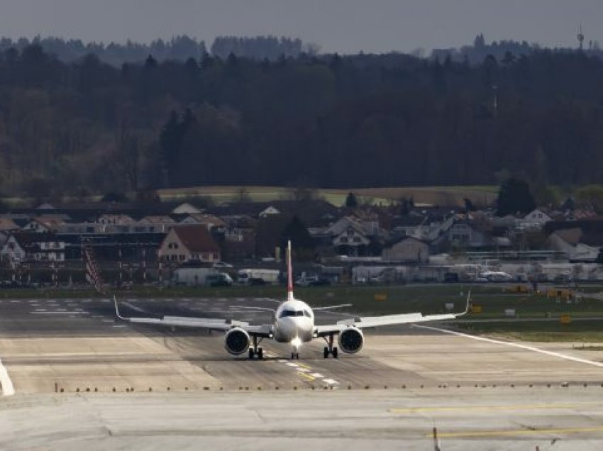 Erë e pazakontë në kabinë: Anulohet fluturimi i aeroplanit zviceran me 180 pasagjerë