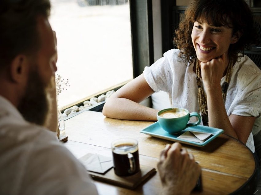 Terapia më e mirë në botë, një kafe me një mik