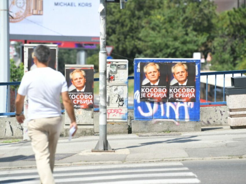 Në Beograd vendosen postera me portretin e Sllobodan Millosheviqit dhe fjalët “Kosova është Serbi”