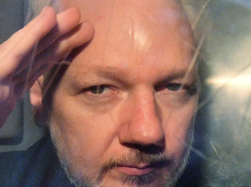 Julian Assange pritet të lirohet pasi të pranojë fajësinë mbi akuzat për spiunazh