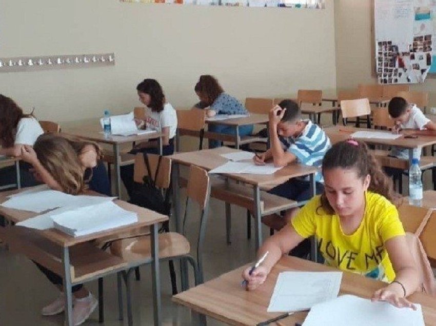 Provimet e lirimit për shkollat 9-vjeçare/ 29 mijë nxënës i nënshtrohen sot testit në matematikë