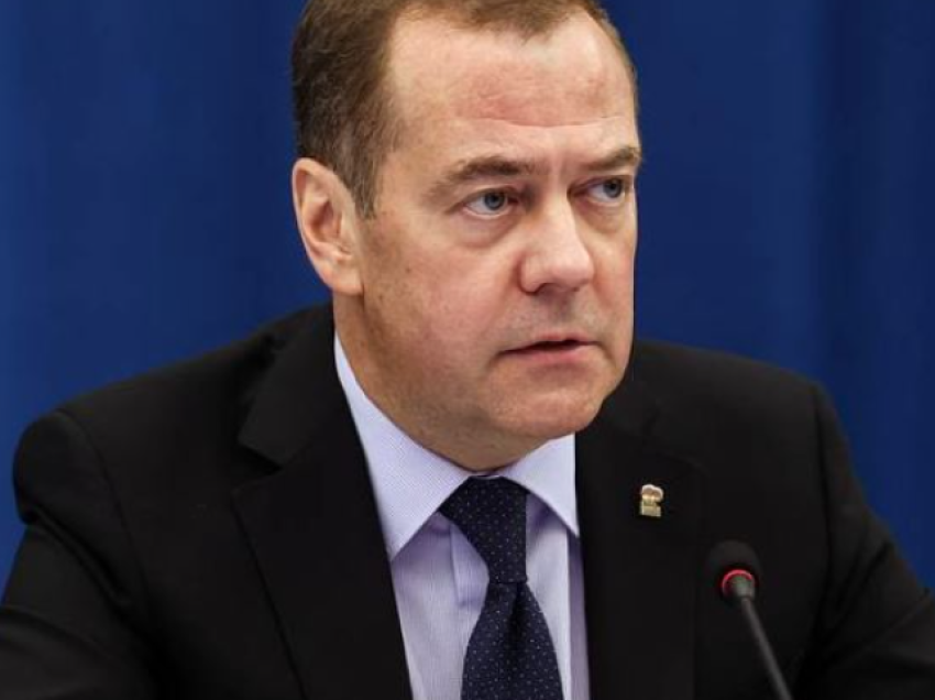 Medvedev: Zgjidhja e krizës në Ukrainë është e pamundur pa tërheqjen e sanksioneve ndaj Rusisë