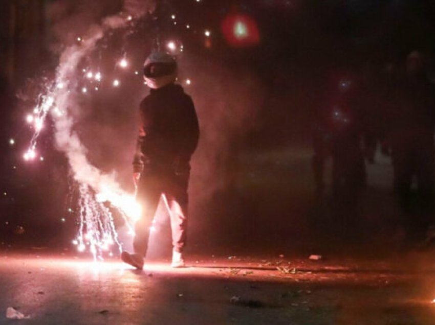 Sulmohet me molotov shtëpia e kryetarit të Gjykatës së Lartë në Greqi, shkrumbohet makina e policisë, plagoset efektivi