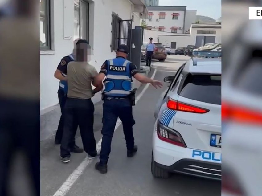 I gjenden armë dhe municione në banesë, arrestohet 56-vjeçari