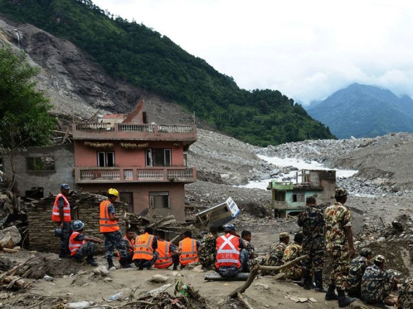 Rrëshqitjet e dheut në Nepal vranë nëntë persona, duke përfshirë tre fëmijë