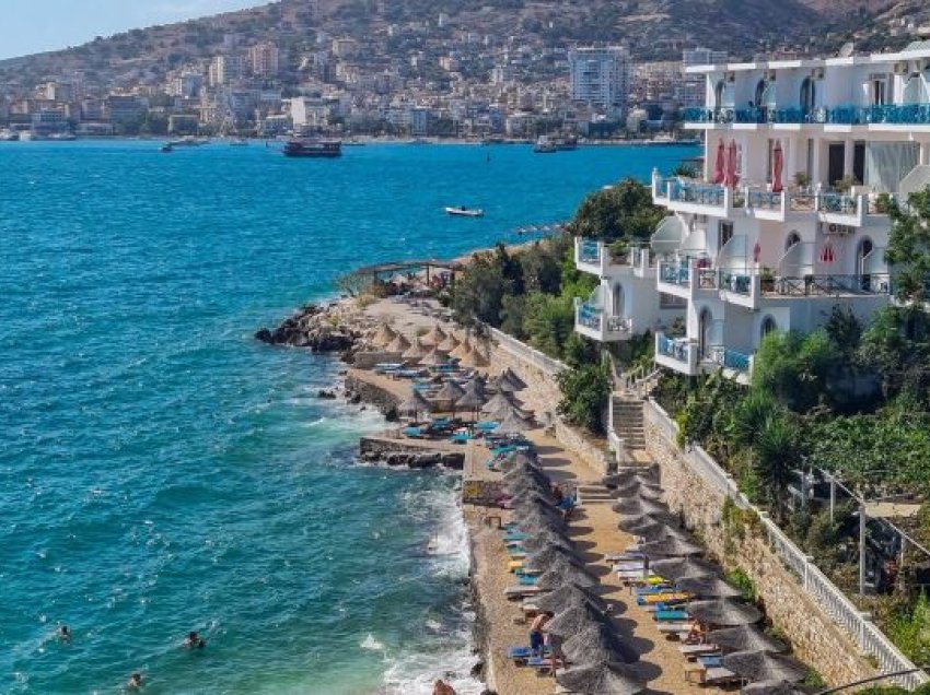 Saranda nga syri i turistëve: Çmimet ndryshojnë ditën dhe natën