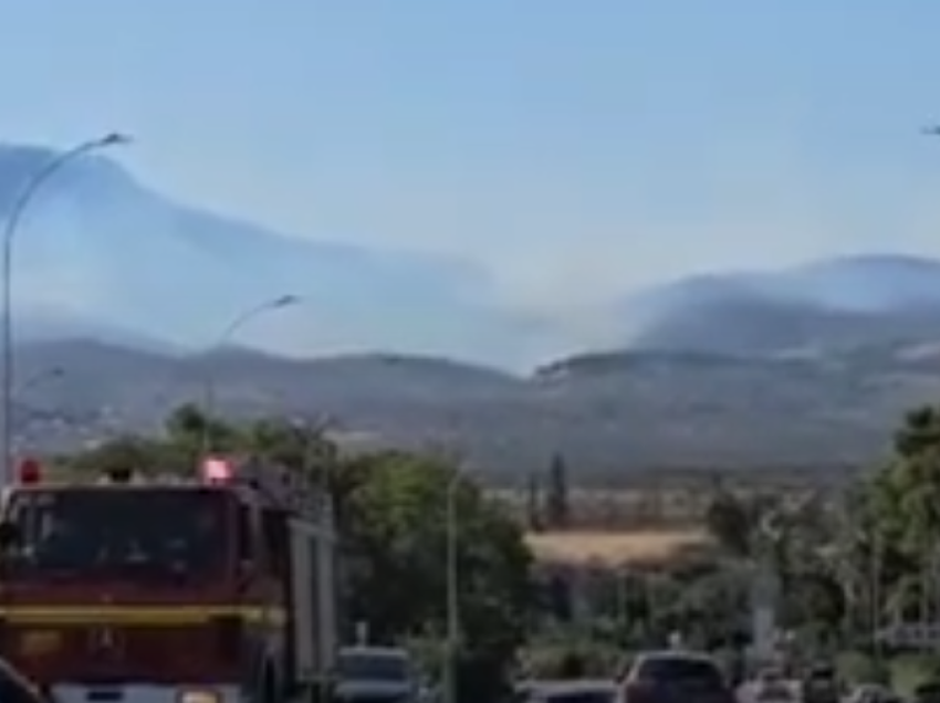 Greqia në alarm të kuq – Parku Kombëtar i Parnithas në Athinë përfshihet nga flakët