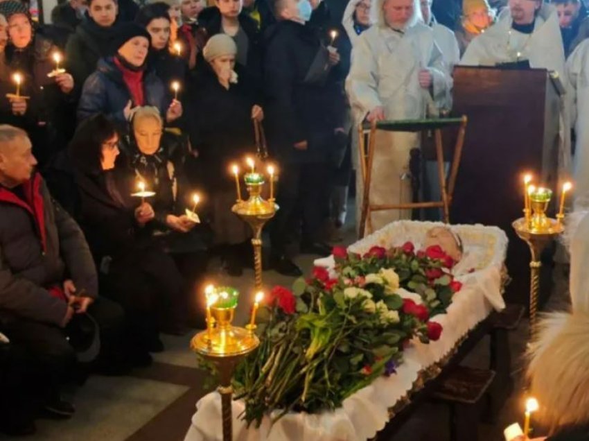 Publikohen imazhe të arkivolit të hapur të Navalnyt