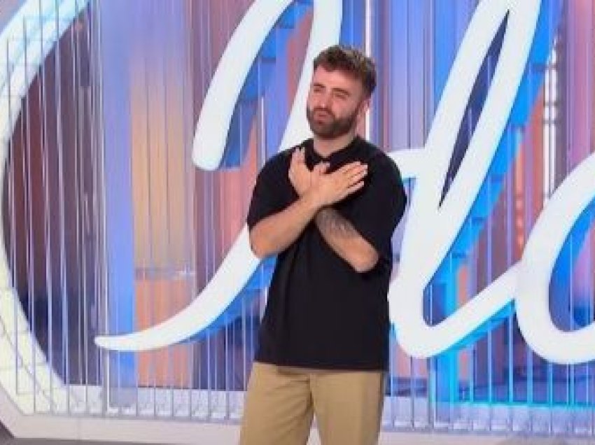 I riu nga Kosova, përlot jurinë e “American Idol” me këngën e njohur “Oj Kosovë, oj nëna ime”