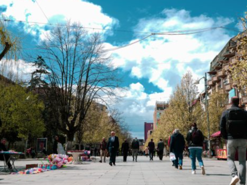 Burrit në Prishtinë ia vjedhin zingjirin nga qafa, telefonin dhe kuletën me dokumente personale