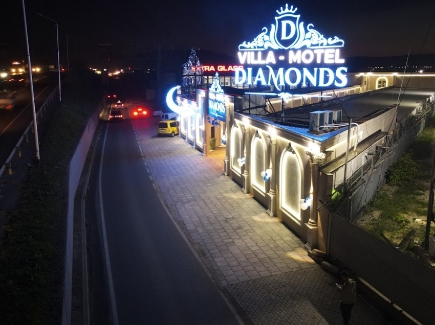 Shkoi me mërgimtarin në motel, ia vodhi krejt çka kishte dhe iku – kapet pas rreth një viti 25-vjeçarja