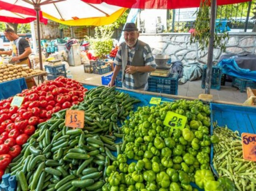 Fermerët turq mbijetojnë vetëm me borxhe