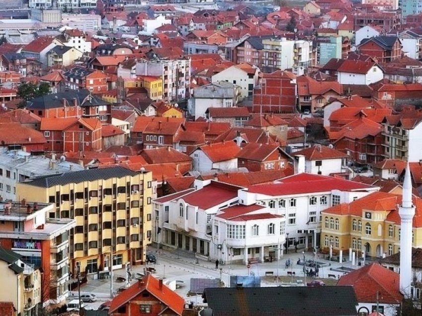 Synohet që serbët e shqiptarët në Preshevë të jetojnë njëri me tjetrin, e jo njëri pranë tjetrit