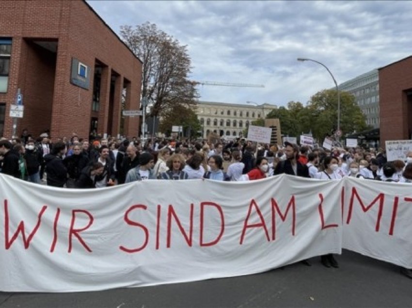 ​Mijëra mjekë gjerman lënë punën për shkak të pagave të ulëta