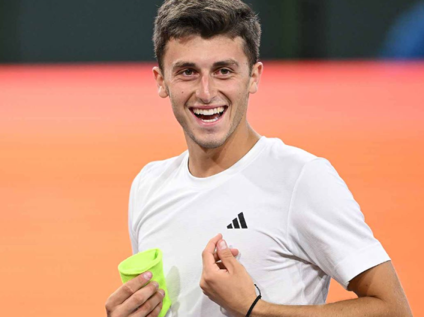 Befasohet Djokovic, numri 1 i botës eliminohet nga një 20-vjeçar