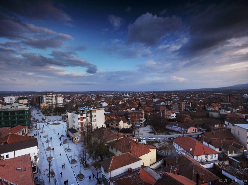 Shkak xhelozia, vushtrriasi ushtroi dhunë psikike dhe fizike ndaj gruas