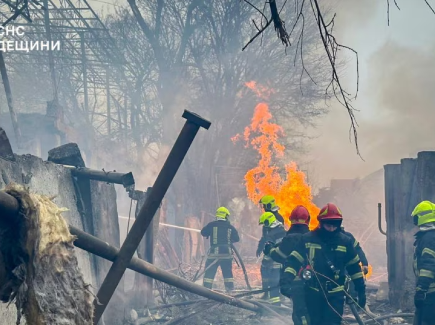 Zelensky zotohet se do t’i kundërpërgjigjet Rusisë për vrasjen e 20 njerëzve në Odesa