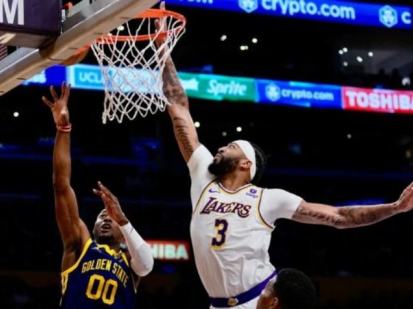 Warriors triumfojnë ndaj Lakers