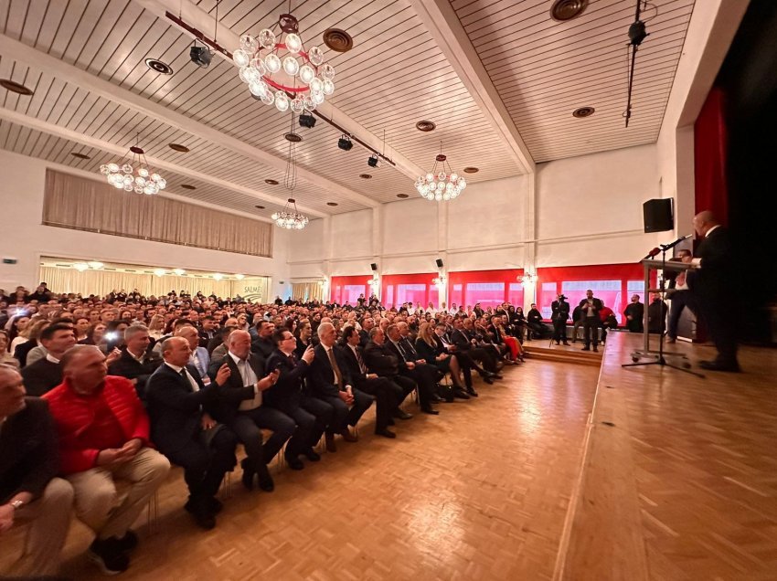 Haradinaj shkon në Zvicër takohet me mërgimtarë: Bashkë drejt fitoreve për Kosovën