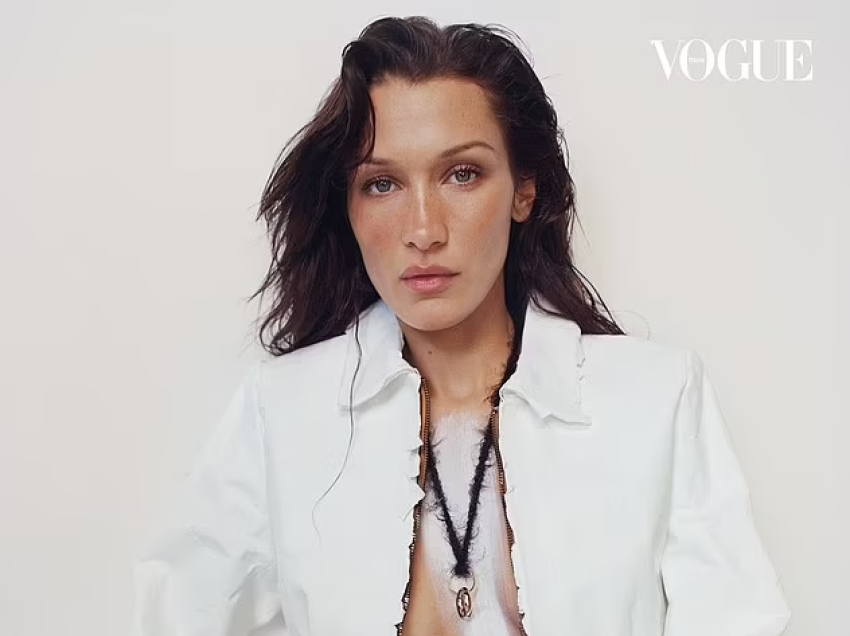 Bella Hadid duket mahnitëse, teksa pozon mbi një kalë për “Vogue Italia”