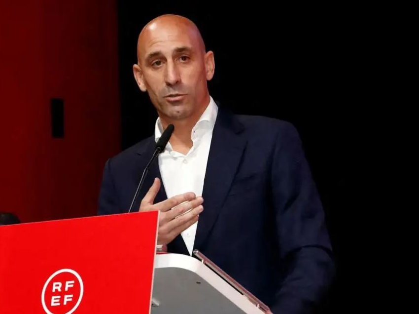 Jetë luksoze në Republikën Dominikane, Rubiales kërkon dhe pasaportë