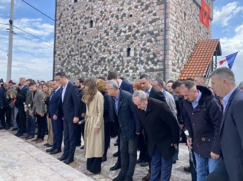 Mbahen homazhe në Kompleksin Memorial në Gllogjan