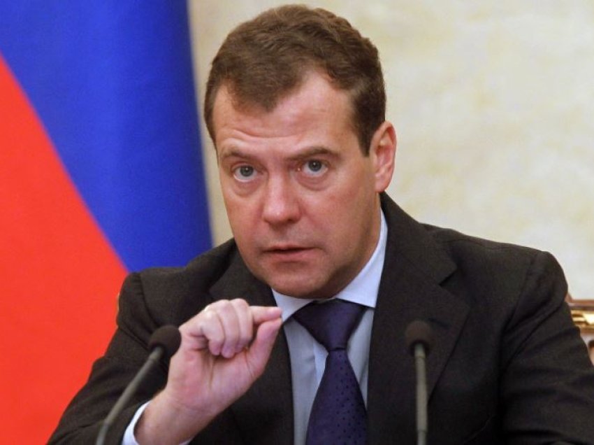 Medvedev thotë se të dyshuarit për sulmin terrorist në Moskë duhet të vriten