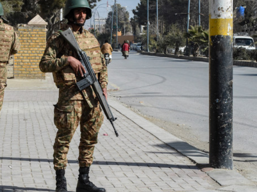 Sulm me armë në një bazë detare në Pakistan, 6 të vrarë