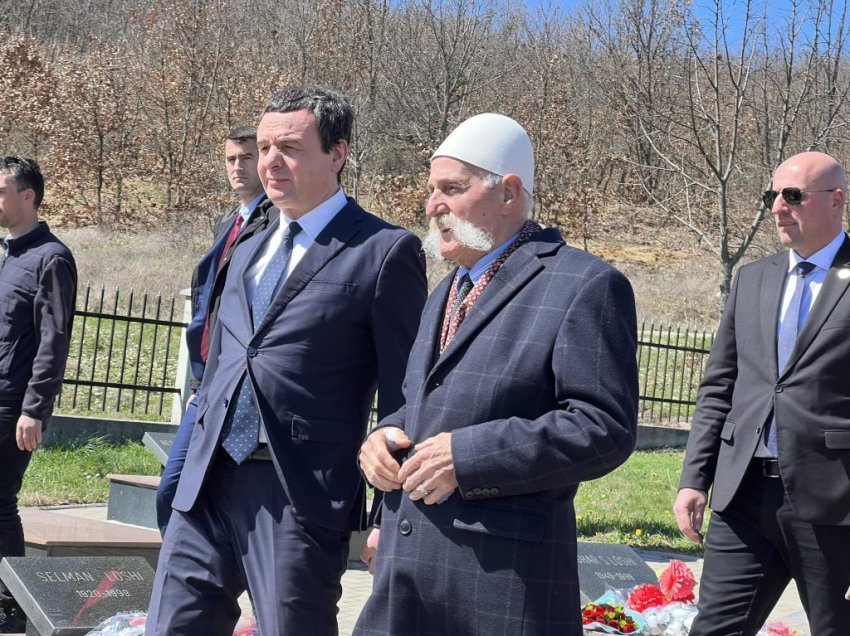 Kurti bashkë me Rifat Jasharin përkujtojnë Masakrën e Izbicës