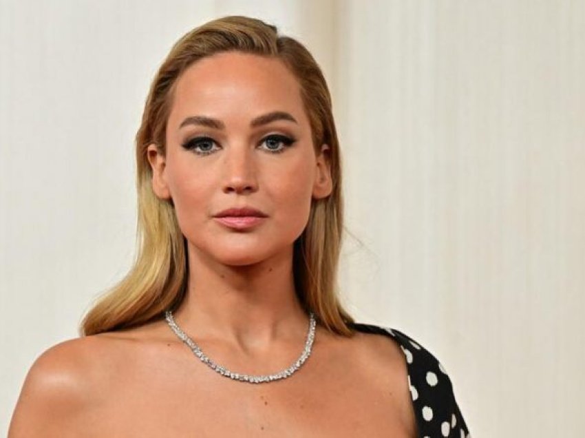 Transformimi i paprecedent i Jennifer Lawrence-s