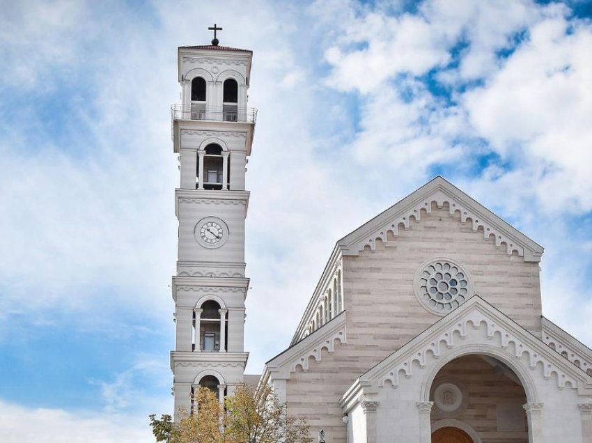 Sot mbahet mesha e Pashkëve në Katedralen “Shën Nënë Tereza”