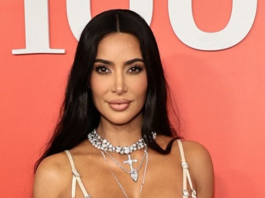 Kim Kardashian zbulon kërkesën e pazakontë që bën para se të pijë kafen