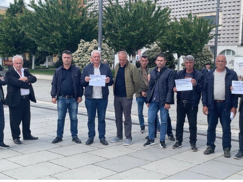 Ish-punëtorët e KEK-ut protestojnë për 1 maj, kërkojnë kthimin në punë