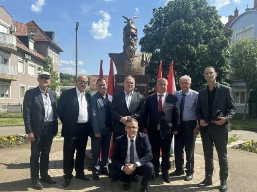 Hungaria nderon sërish figurën e Skënderbeut, busti i Gjergj Kastriotit inaugurohet në qytetin Eger