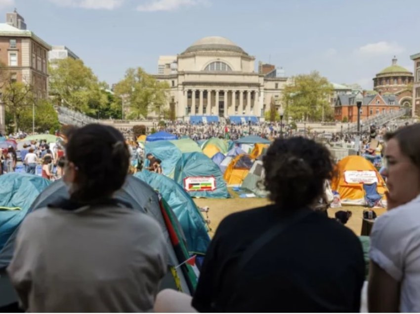 Protestuesit pro-palestinezë në “Columbia University”, New York, pushtojnë ndërtesën pasi kolegji pezulloi studentët