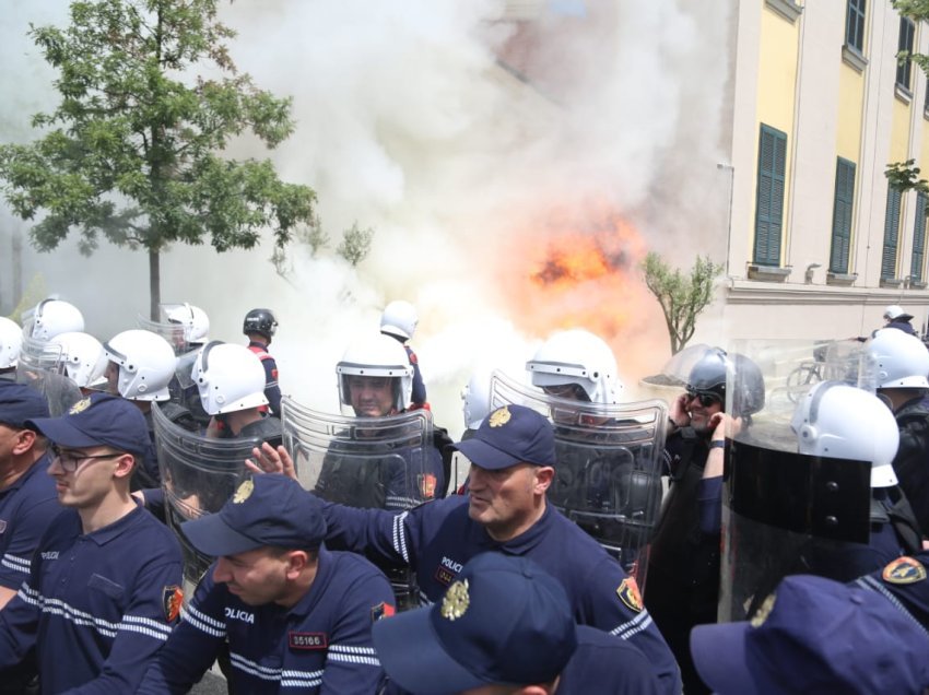  Protesta, Meta: Mirënjohje qytetarëve! Kryeqyteti do të mbahet mend për barrikadat e lirisë dhe jo tiranisë