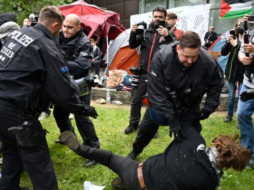 Policia gjermane i largon protestuesit propalestinezë nga Universiteti i Berlinit