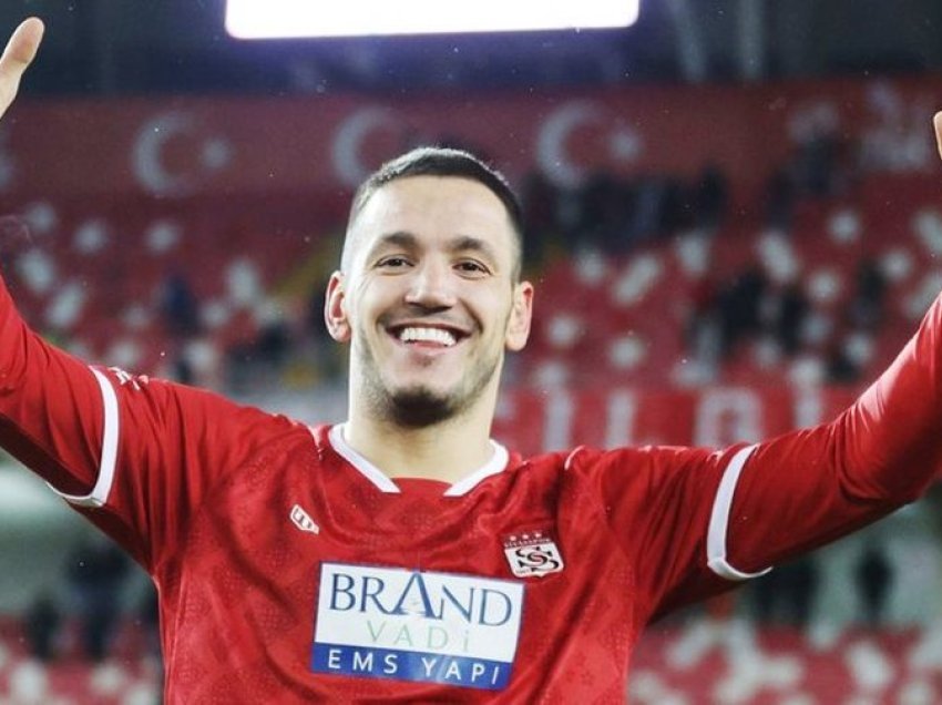 Rey Manaj gjithmonë e më larg Sivasspor