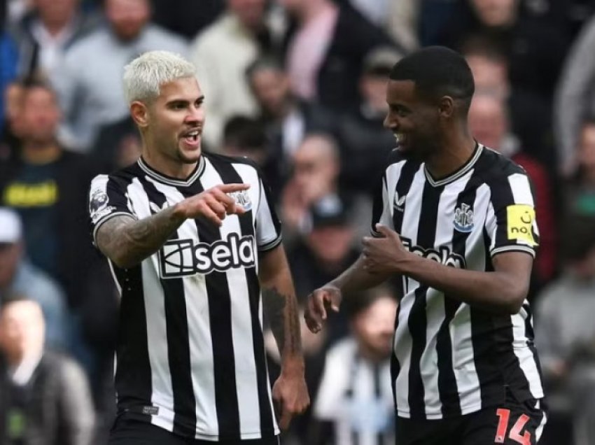 Howe pret që Newcastle të mos i shesë Guimaraes e Isak