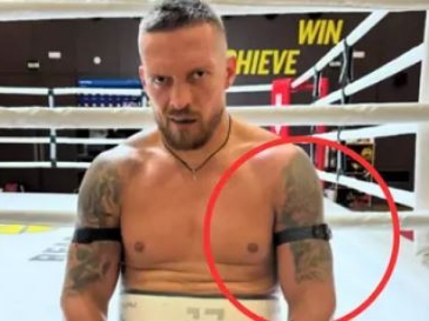 Usyk stërvitet mban shirita në krahë përpara sfidës me Fury