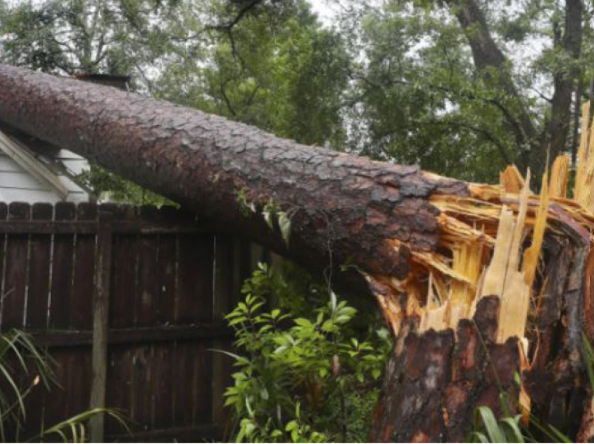 Florida goditet nga stuhia, vendi shpall gjendjen e jashtëzakonshme