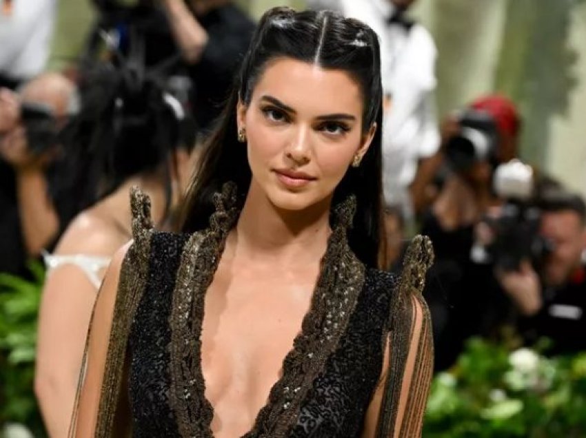 Kendall Jenner zbulon se vuan nga kjo sindromë, e cila nuk e lejon të shijojë arritjet e saj