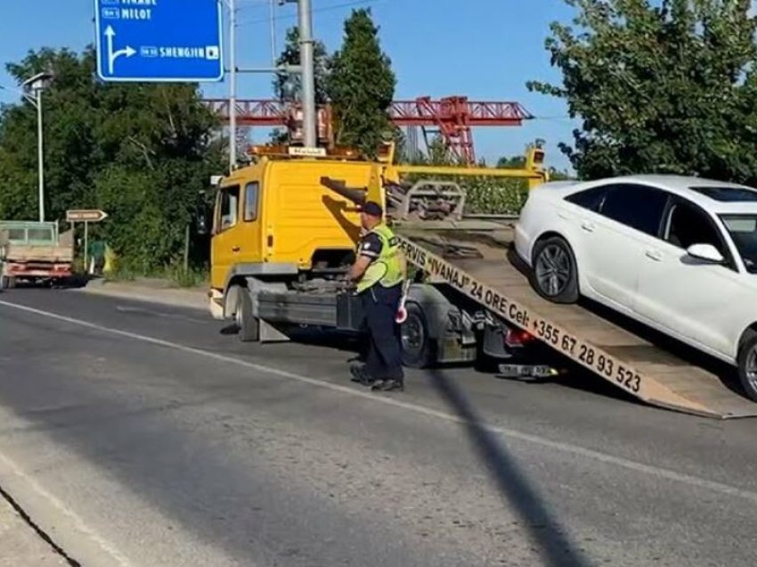 Aksident në afërsi të kryqëzimit të Shëngjinit, ‘Audi’ përplaset me shtyllën e ndriçimit