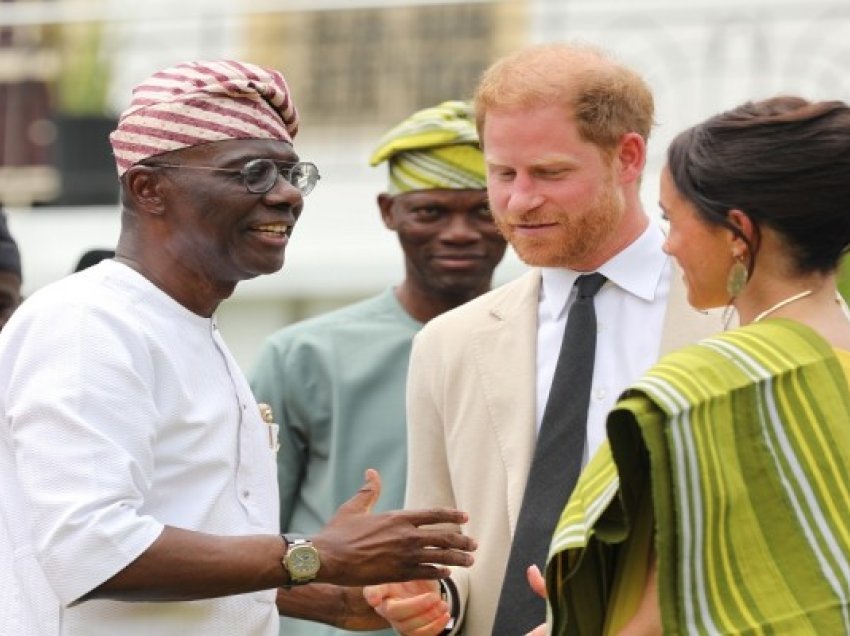 ​Princi Harry tregon aftësitë e basketbollit në Nigeri