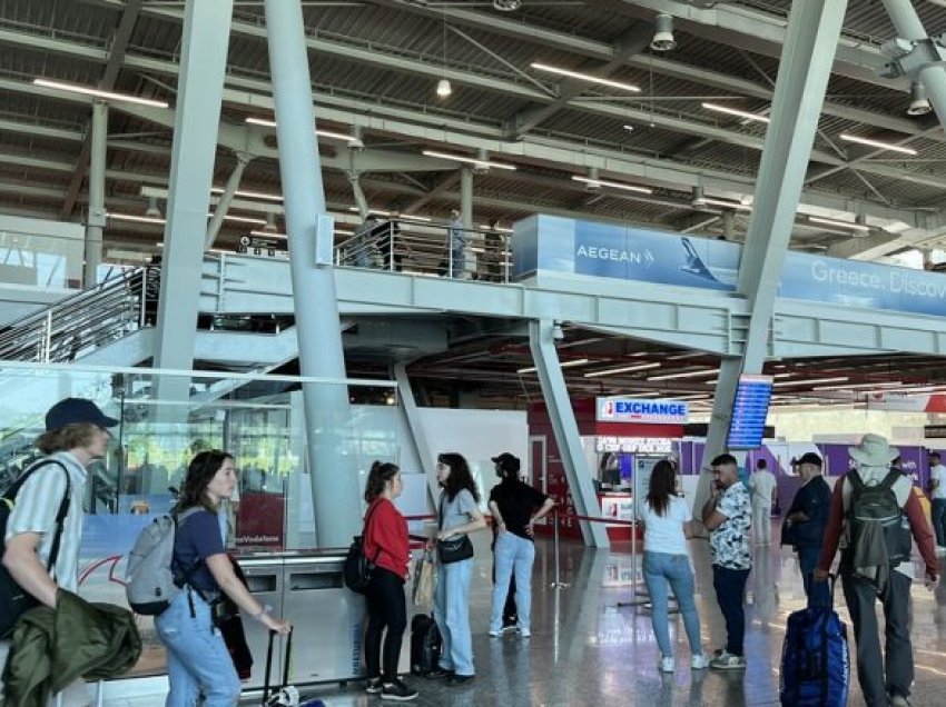 Aeroporti i Tiranës me biletat më të lira në botë, rritet konkurrenca