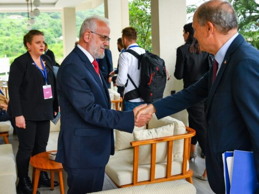 Xhaferi takohet me Trokaz: Maqedonia e Veriut të vazhdojë drejt rrugës së nënvizuar të integrimit evropian