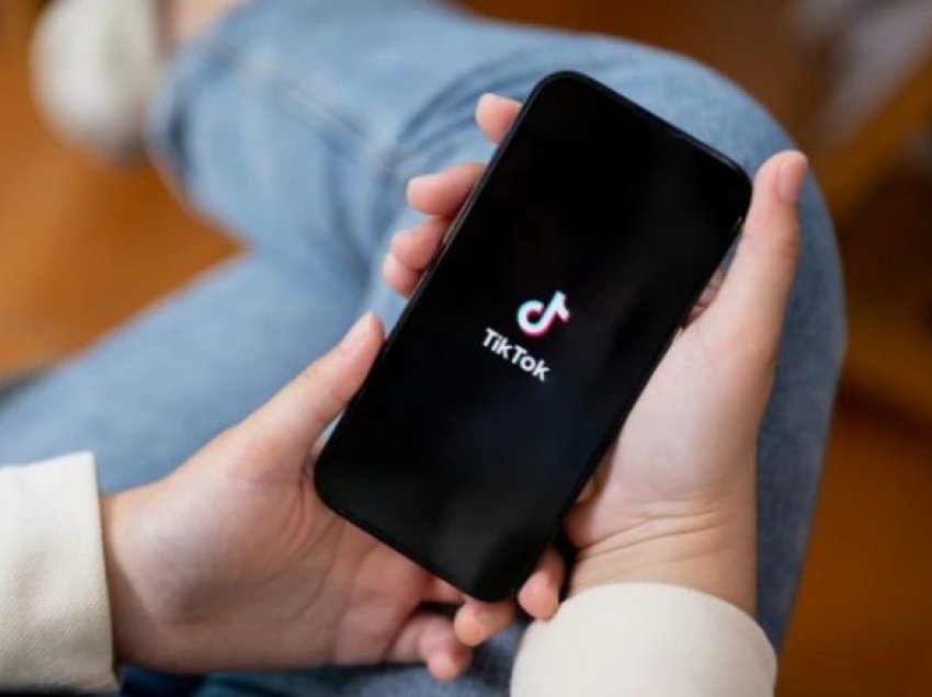 TikTok dallon përmbajtjen e krijuar nga Inteligjenca Artificiale