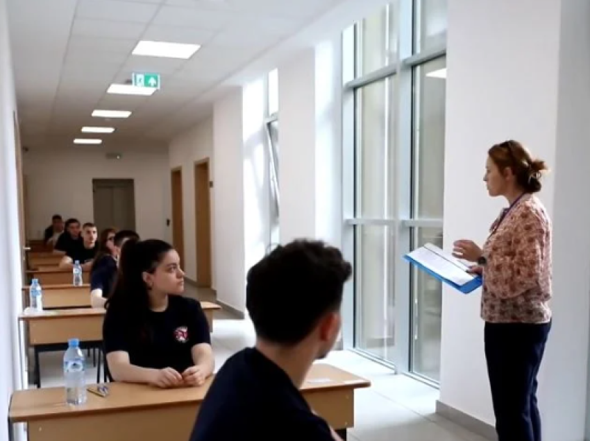 Stres dhe ankth për maturën, gjysma e maturantëve mendojnë të kopjojnë